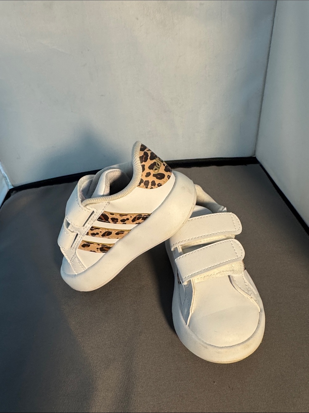 Adidas White Kids Sneakers with Leopard Accent and Dual Velcro‎ Straps size 6